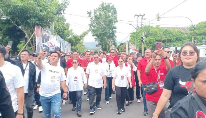 Diiringi Tarian Adat, PDIP Kawal Pendaftaran Robby Dondokambey – Vanda Sarundajang