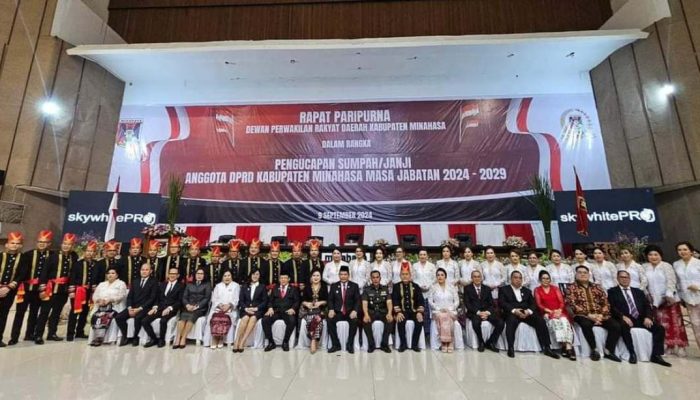 Kompak Pakai Busana Adat Ditanggal Cantik, 35 Anggota DPRD Minahasa Resmi Dilantik