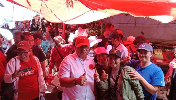 Serap Aspirasi Pedagang Pasar, RD – VASUNG Kunjungi Pasar Langowan