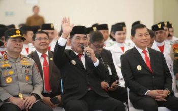 Gubernur Yulius Selvanus Terbitkan Instruksi Pembatasan HP Bagi Anak di Sulut