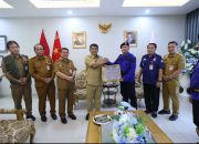 Gubernur Yulius Selvanus beri Penghargaan Tinggi Keberanian Damkar Saat Kebakaran Mega Mall Manado