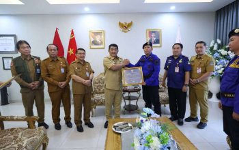 Gubernur Yulius Selvanus beri Penghargaan Tinggi Keberanian Damkar Saat Kebakaran Mega Mall Manado