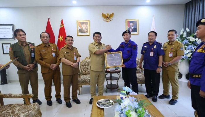 Gubernur Yulius Selvanus beri Penghargaan Tinggi Keberanian Damkar Saat Kebakaran Mega Mall Manado